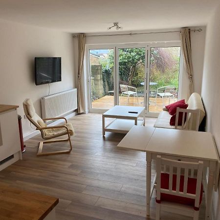 Adorable One-Bedroom Flat With Patio Garden. Southwick  외부 사진
