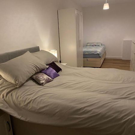 Adorable One-Bedroom Flat With Patio Garden. Southwick  외부 사진