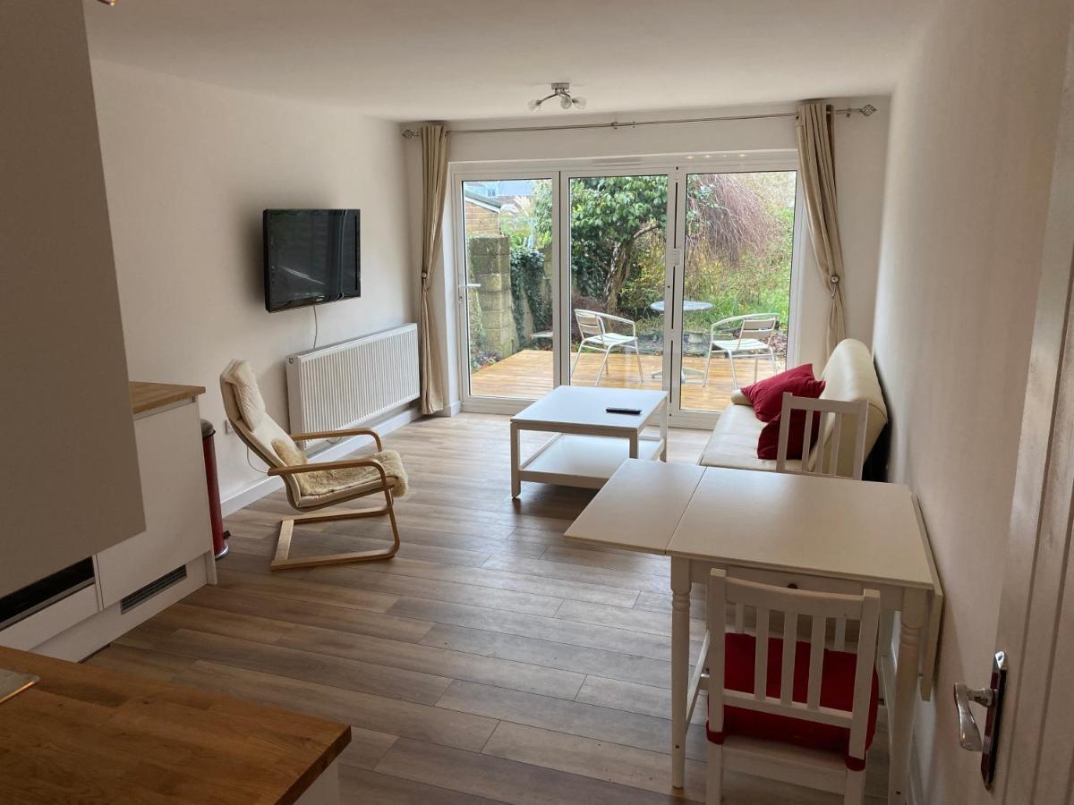 Adorable One-Bedroom Flat With Patio Garden. Southwick  외부 사진