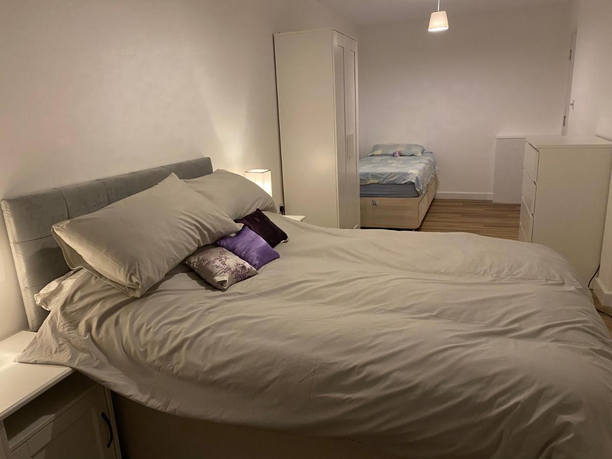 Adorable One-Bedroom Flat With Patio Garden. Southwick  외부 사진
