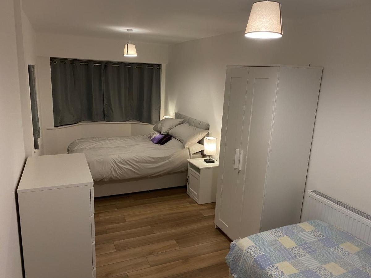 Adorable One-Bedroom Flat With Patio Garden. Southwick  외부 사진