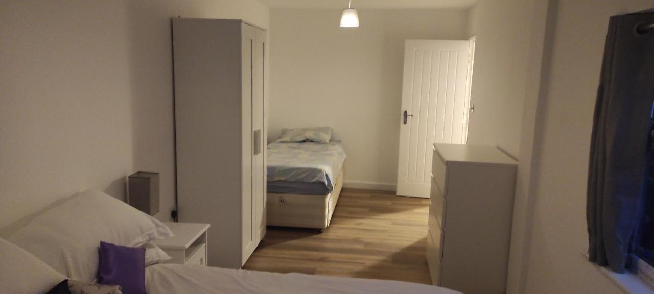 Adorable One-Bedroom Flat With Patio Garden. Southwick  외부 사진